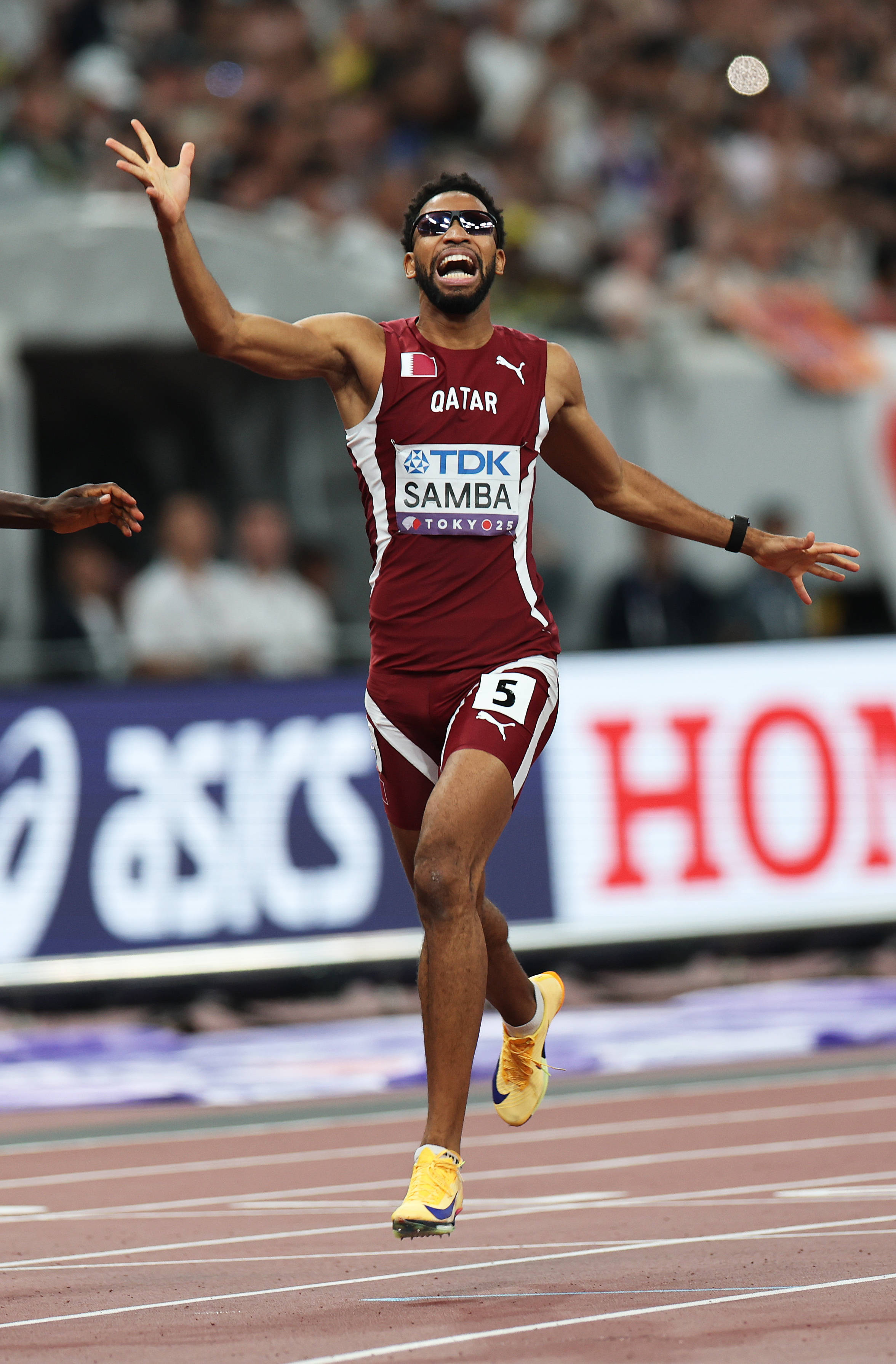 哥伦比亚游泳选手冲过终点线的简单介绍 哥伦比亚游泳选手冲过终点线的简单介绍