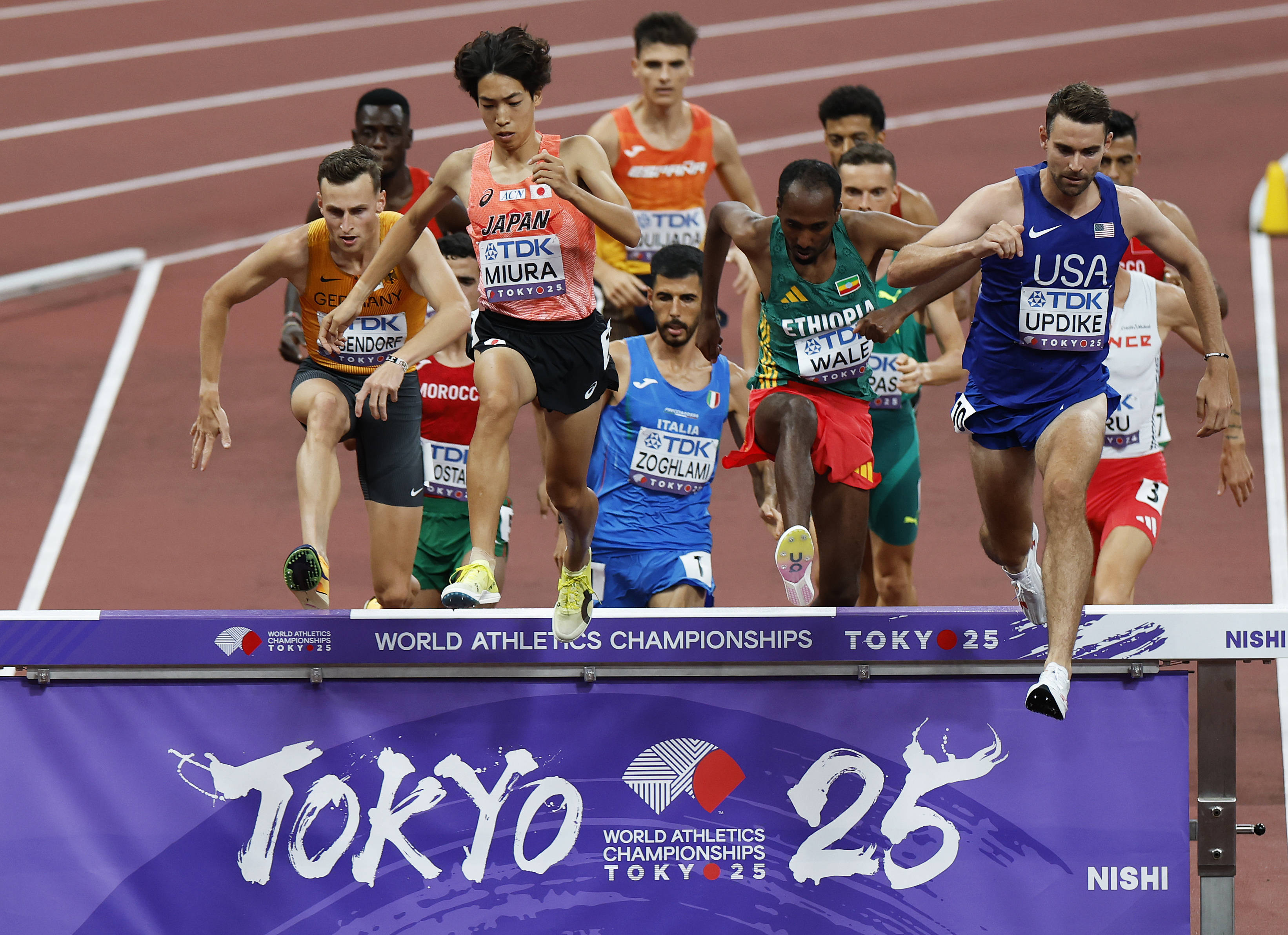 哥伦比亚游泳选手冲过终点线的简单介绍 哥伦比亚游泳选手冲过终点线的简单介绍