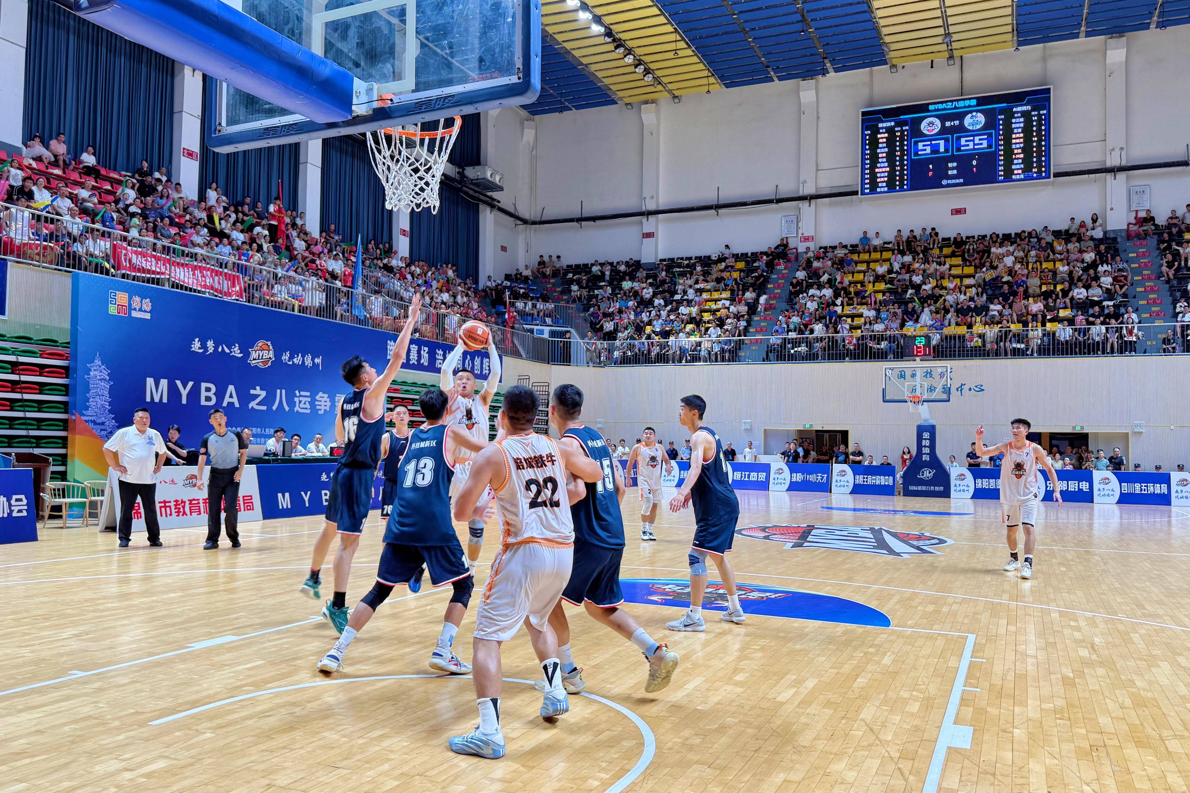 全球热播的篮球比赛成为体育精彩瞬间