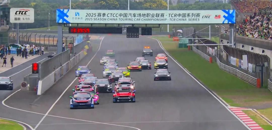 关于赛车场外新闻不断,话题热度爆表的信息 关于赛车场外新闻不断,话题热度爆表的信息