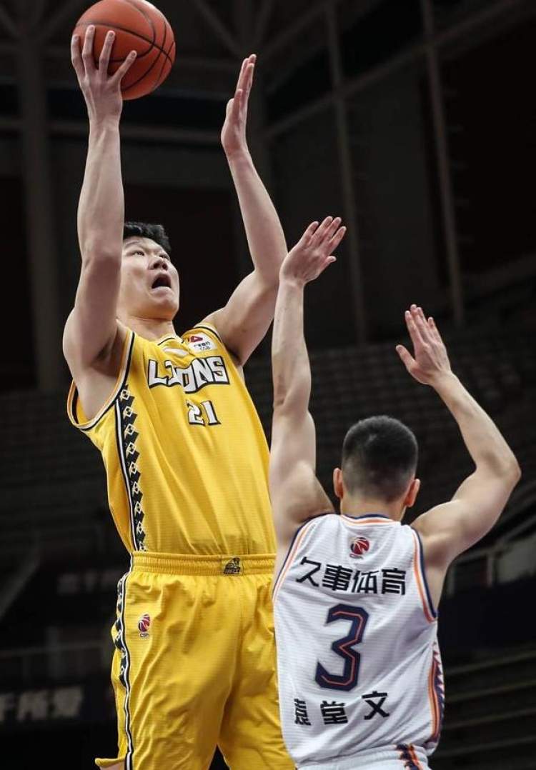 关于青岛队翻盘魔术，胡金秋关键制胜的信息